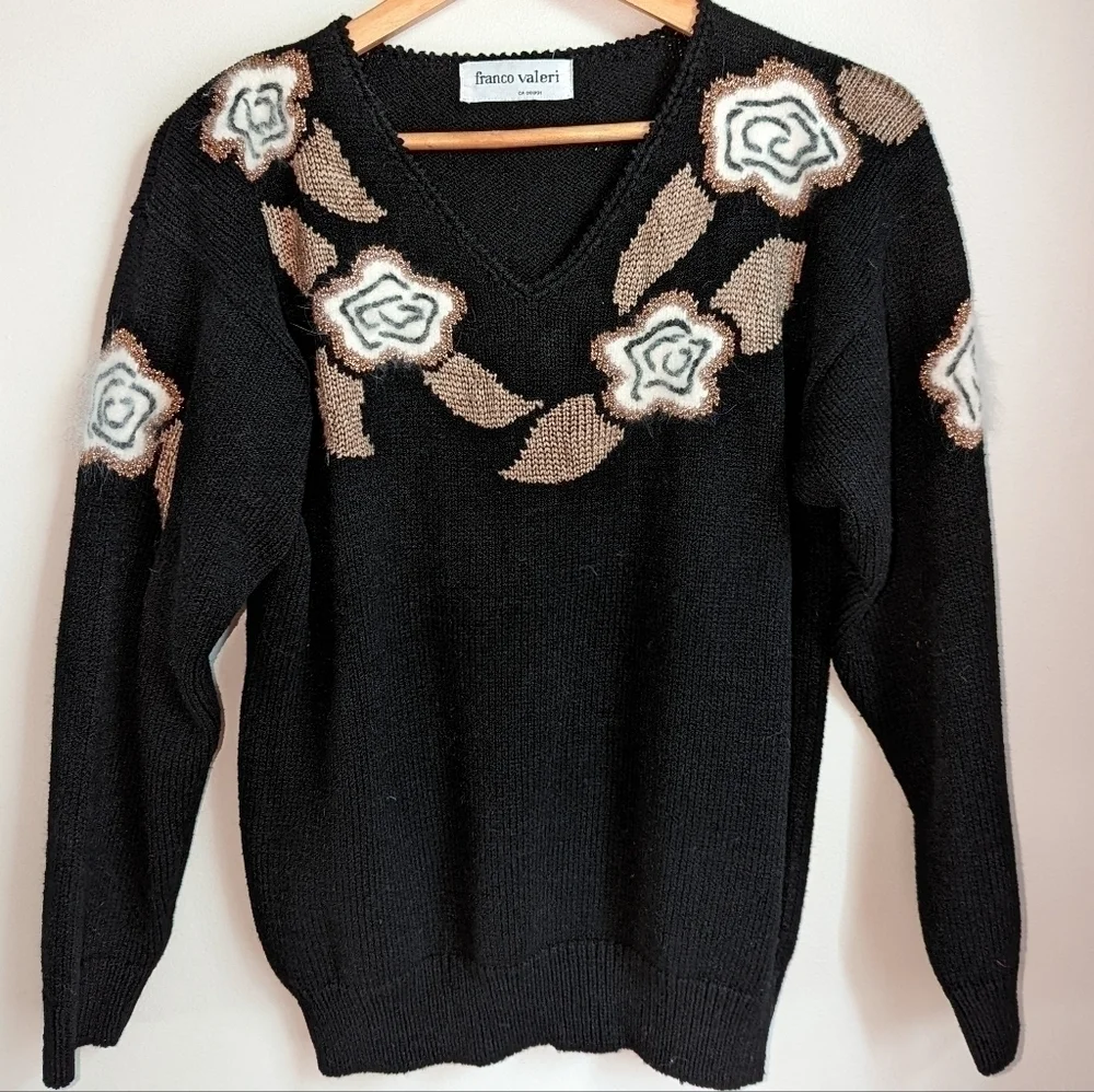 VINTAGE Retro Black & Floral Embroidery Crewneck Knit Sweater Size Medium - Picture 3 of 13